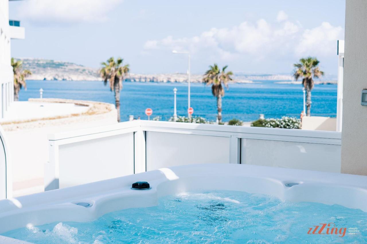 Stunning Holiday Villa With A Heated Jacuzzi Сент-Полс-Бей Экстерьер фото