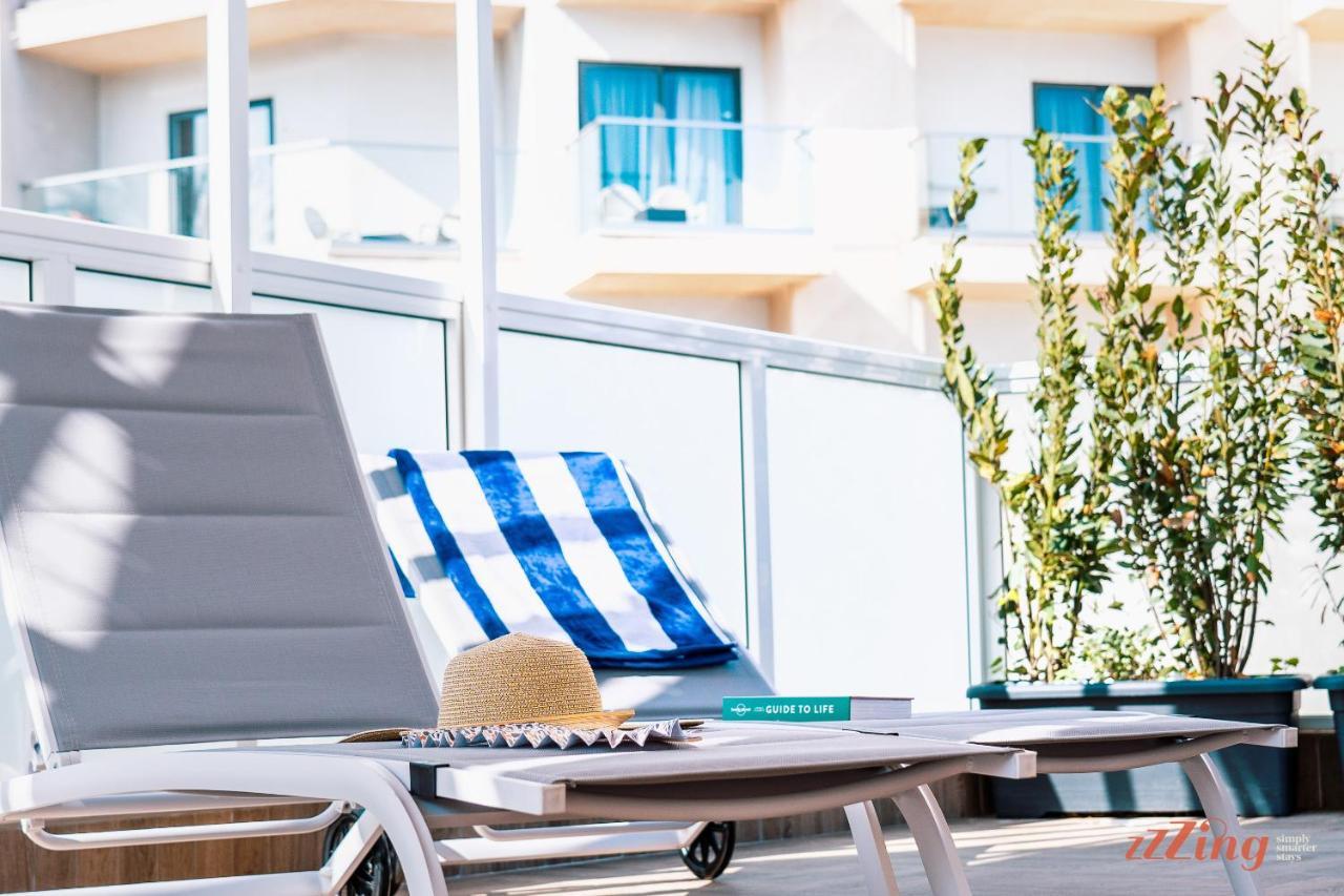 Stunning Holiday Villa With A Heated Jacuzzi Сент-Полс-Бей Экстерьер фото