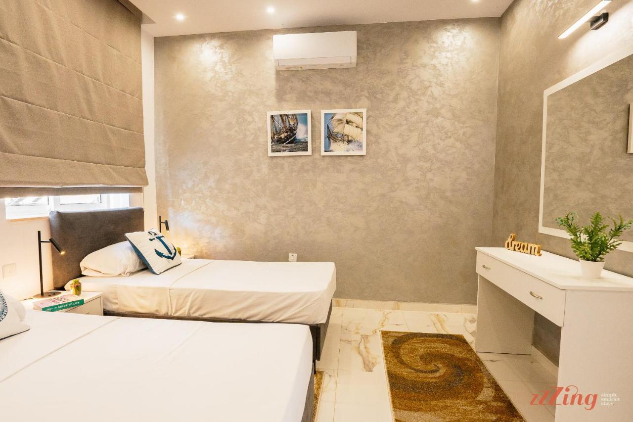 Stunning Holiday Villa With A Heated Jacuzzi Сент-Полс-Бей Экстерьер фото